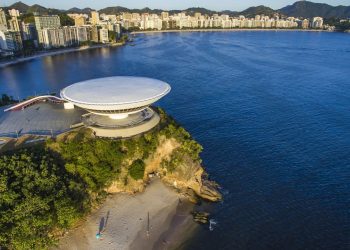 A cidade do Sudeste que encanta com qualidade de vida, cultura e paisagens à beira-mar