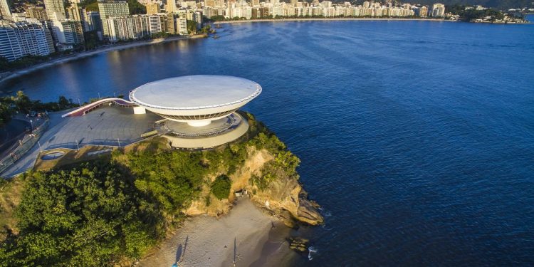 Niterói, no estado do Rio de Janeiro, é uma cidade litorânea que une natureza, modernidade e qualidade de vida - Créditos: depositphotos.com / Ranimiro