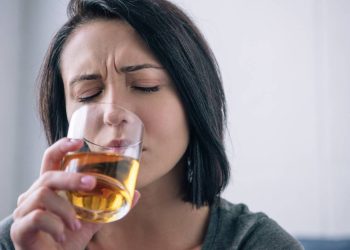 Estudo revela risco assustador de AVC entre quem bebe frequentemente