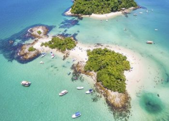 Essa cidade é o paraíso do litoral do Rio de Janeiro com 365 ilhas, mar azul e natureza exuberante