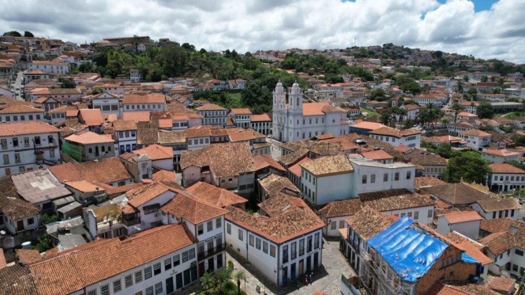 Diamantina encanta viajantes com história, cultura e natureza em Minas Gerais