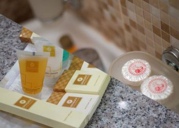 Por que tendemos a acumular amostras grátis de perfume e nunca as usar, segundo a Psicologia