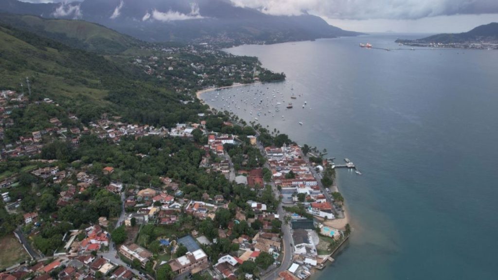 Essa cidade se destaca por suas praias preservadas, trilhas na Mata Atlântica e o charme natural do litoral norte de São Paulo
