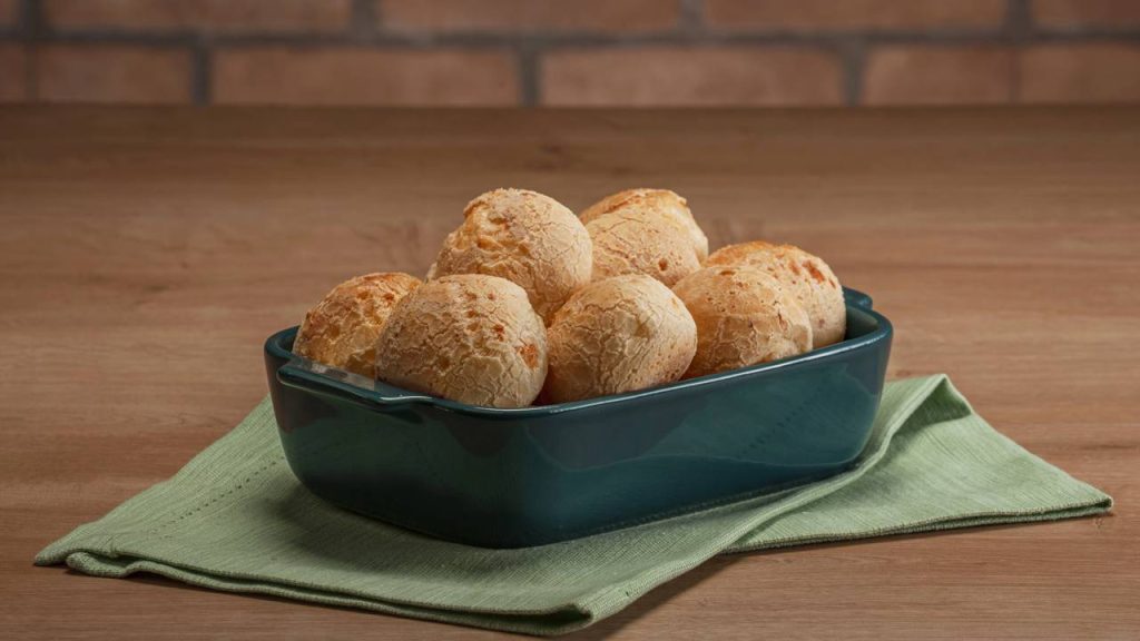 Pão de queijo super fácil e crocante: receita mineira tradicional para fazer em casa