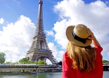 O motivo surpreendente que levou ao fechamento da Torre Eiffel por uma semana