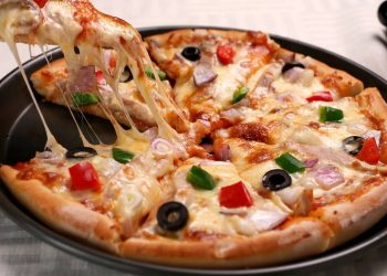 Pizza de frigideira fit: receita fácil, leve e deliciosa para qualquer hora