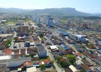 A cidade litorânea de Santa Catarina que se destaca por qualidade de vida e tranquilidade junto à natureza