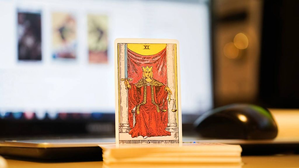 O tarô de hoje revela transformações, intuição e decisões guiadas pelo coração