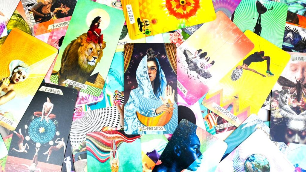 O tarô de hoje revela reconciliações, intuição e força emocional