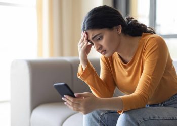 Seu celular pode ser o maior obstáculo para superar um fim de relacionamento