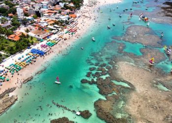 Essa cidade encanta turistas com águas cristalinas, piscinas naturais e clima tropical no litoral de Pernambuco
