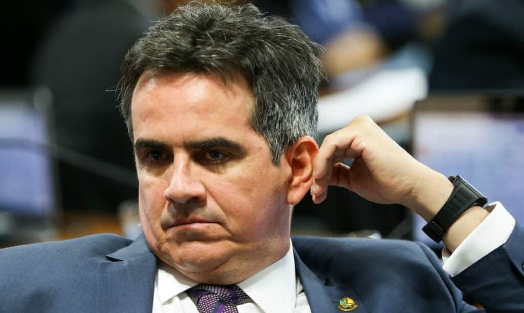 Brasília - O senador Ciro Nogueira, autor do projeto  de lei que dispõe sobre a exploração de jogos de azar em todo o território nacional, durante sessão da CCJ Senado (Marcelo Camargo/Agência Brasil)