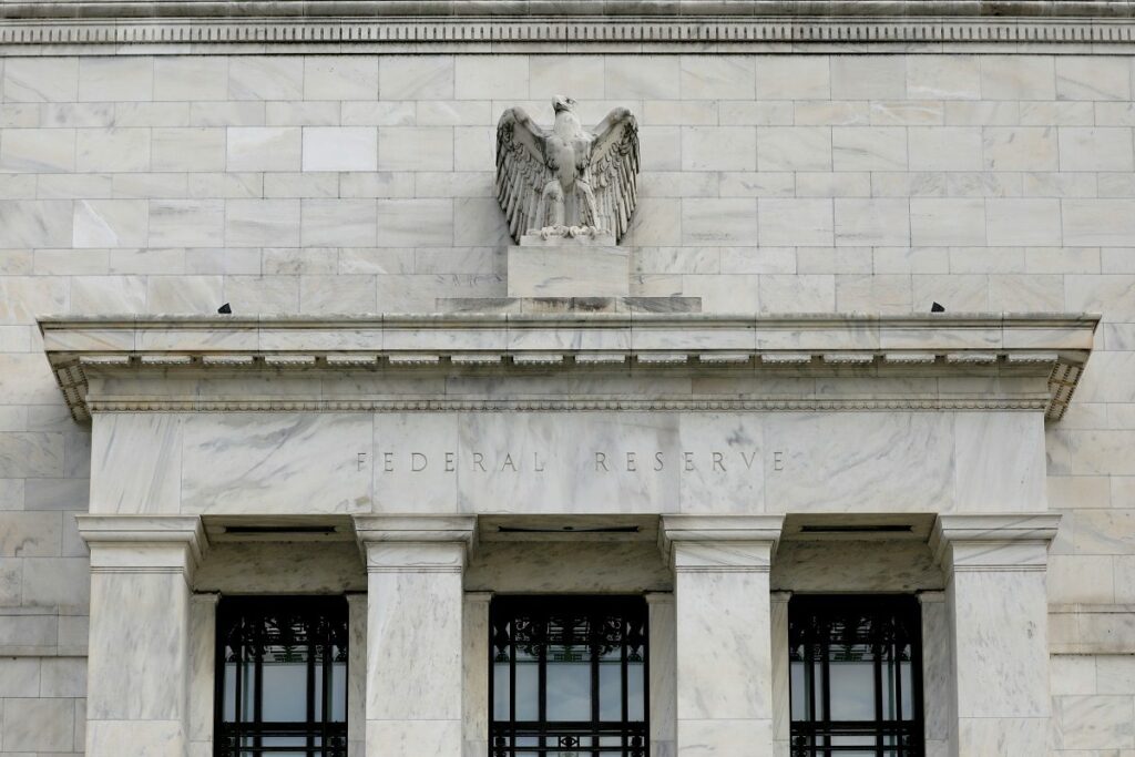 Fed sinaliza alta de juros 'mais cedo ou em ritmo mais acelerado' nos EUA