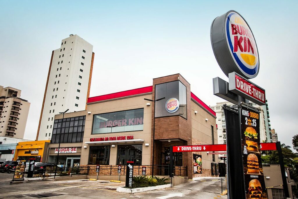 Burger King Brasil - Galera, são os últimos dias pra vocês aproveitarem  minha linda presença nas lojas do BK. Corram pra cá porque depois disso é  FLW VLW. #chickenfries