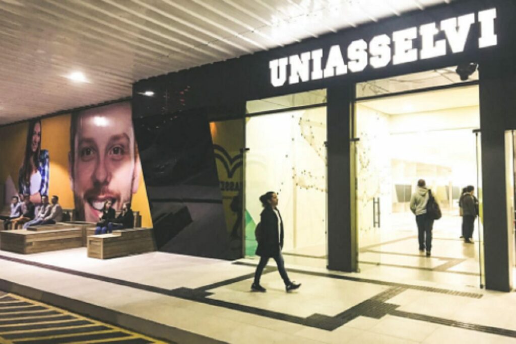 Vitru assina acordo definitivo de combinaГѓВ§ГѓВЈo de negГѓВіcios com Unicesumar