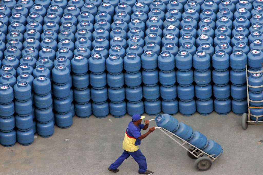 Governo avalia financiar vale-gГѓВЎs com multas ambientais da Petrobras, dizem fontes