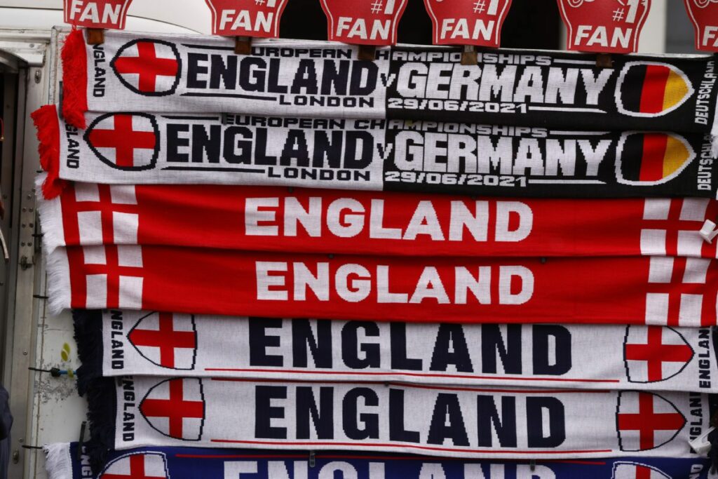 Venda de cachecóis no estádio de Wembley em Londres, Reino Unido