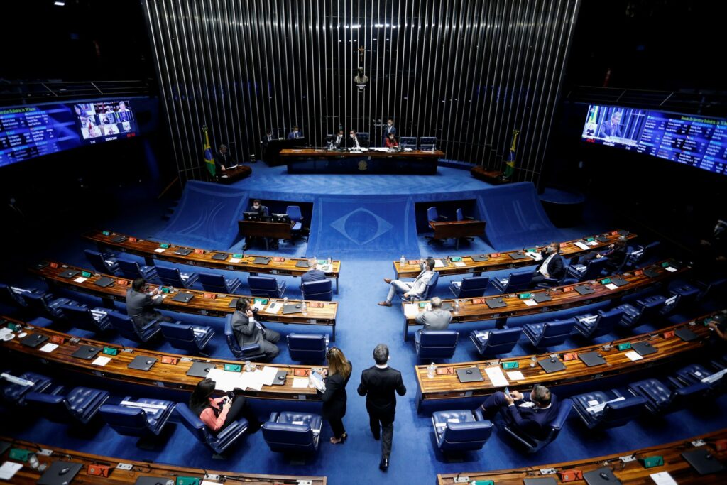 Senado aprova MP que cria programa Auxílio Brasil