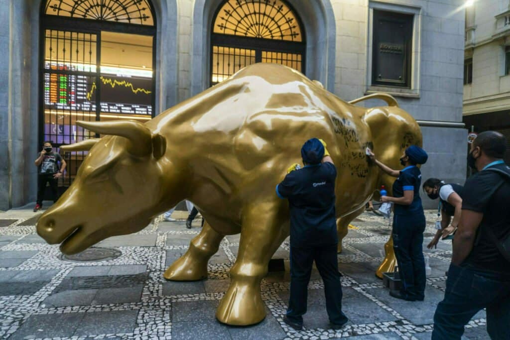 Cleaning workers remove graffiti from the Golden Bull. The Touro de Ouro, placed on 15 de Novembro Street, in front of the B3 (Stock Exchange), in the center of São Paulo (SP), was painted by left-wing groups. The prop was painted with messages like "taxing the rich". (Photo by Cris Faga/NurPhoto)NO USE FRANCE