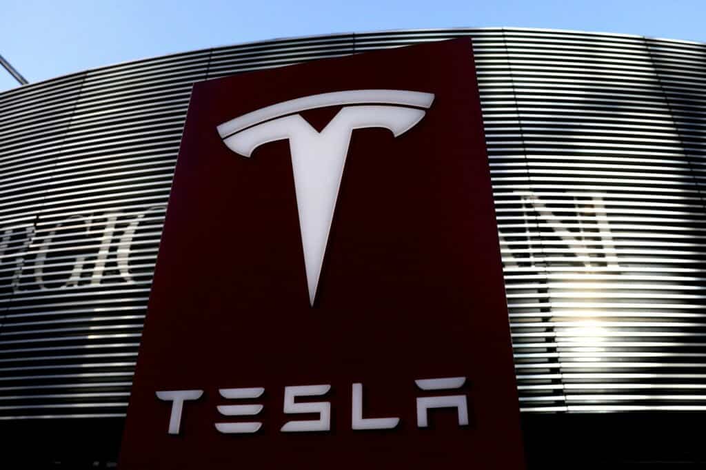 Tesla é processada pela 2ª vez em um mês por assédio sexual em fábrica