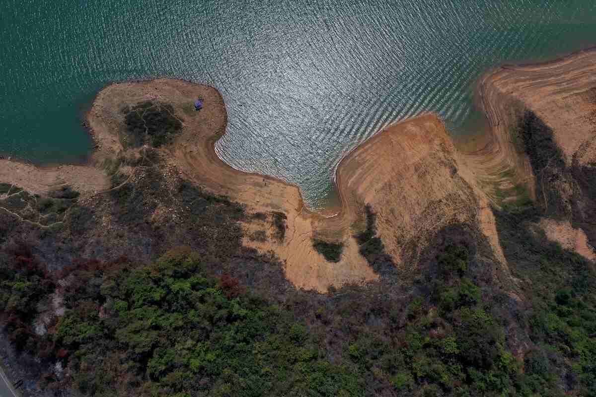 Baixo nível da represa de Furnas
