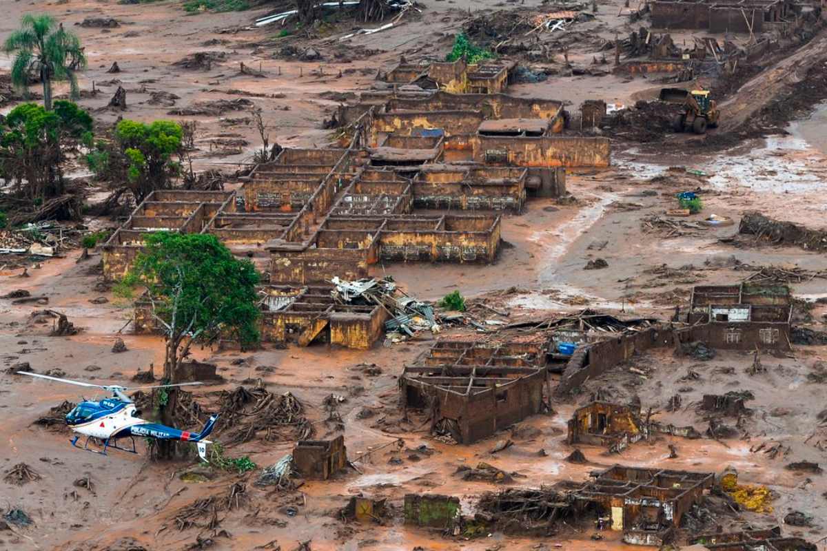 ГѓВЃrea afetada pelo rompimento de barragem no distrito de Bento Rodrigues, zona rural de Mariana, em Minas Gerais