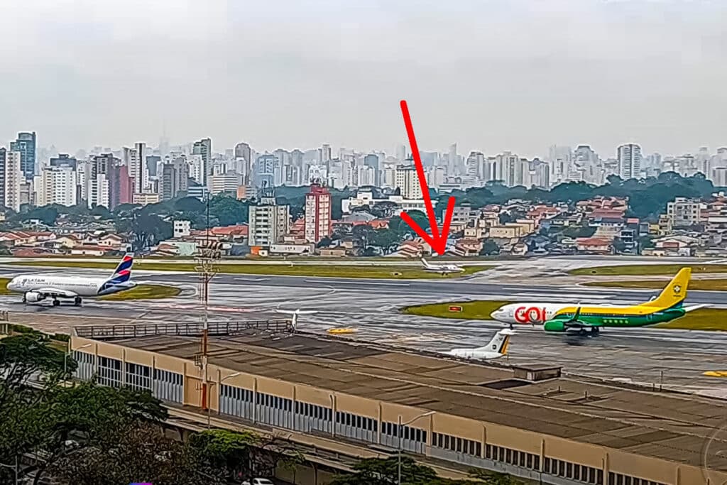 Avião tem problema e bloqueia pista do Aeroporto de Congonhas - BM&C NEWS