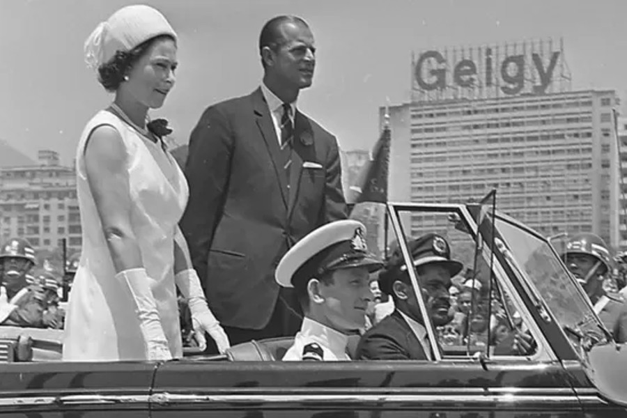 Rainha Elizabeth II, ao lado do PrГѓВ­ncipe Philip em visita ao Brasil, em 1968 Foto: ReproduГѓВ§ГѓВЈo, Arquivo Nacional