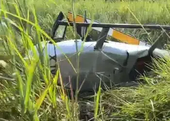 HelicГѓВіptero em um campo de Engenheiro Caldas Foto: ReproduГѓВ§ГѓВЈo, Redes Sociais