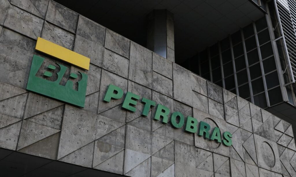 Petrobras conclui venda de refinaria de Manaus ignorando pedido da equipe de transição