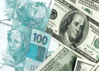 Dólar chega a R$ 5,90 com mercado à espera de medidas fiscais