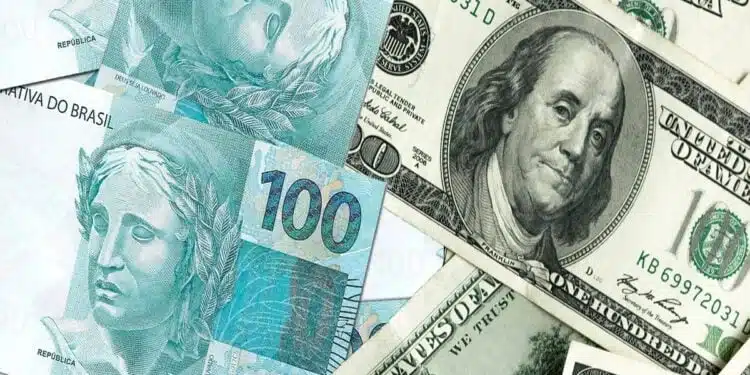 Dólar chega a R$ 5,90 com mercado à espera de medidas fiscais