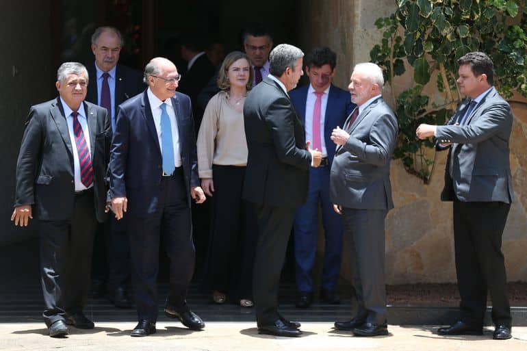 Presidente da CÃ¢mara dos Deputados, Arthur Lira. recebe o presidente eleito Luiz Inácio Lula da Silva. Foto: Agência Brasil