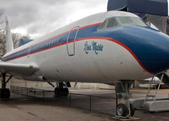 Lisa Marie, um Convair 880 personalizado que pertenceu a Elvis Presley e está em exposição em Graceland. Foto: Reprodução, Divulgação