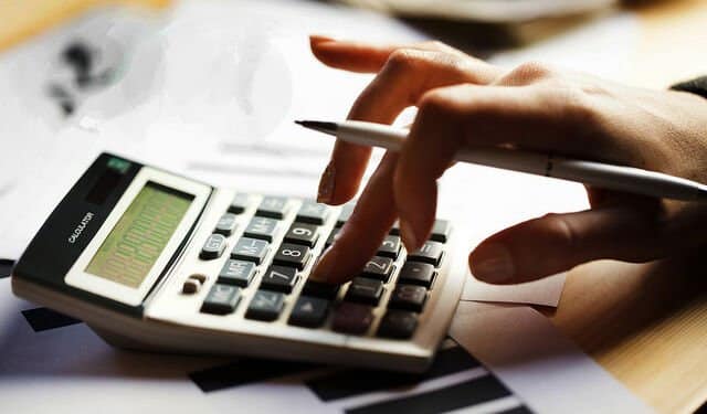 Cálculos de investimentos. Foto: Reprodução, Divulgação