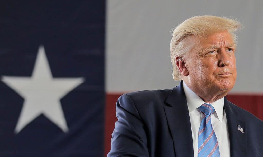 Donald Trump é acusado de subornar atriz pornô durante sua campanha a presidente dos EUA; entenda