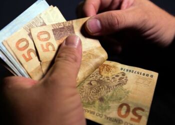 Trabalhadora que ficou sem salГѓВЎrio por 30 anos vai receber R$ 800 mil
