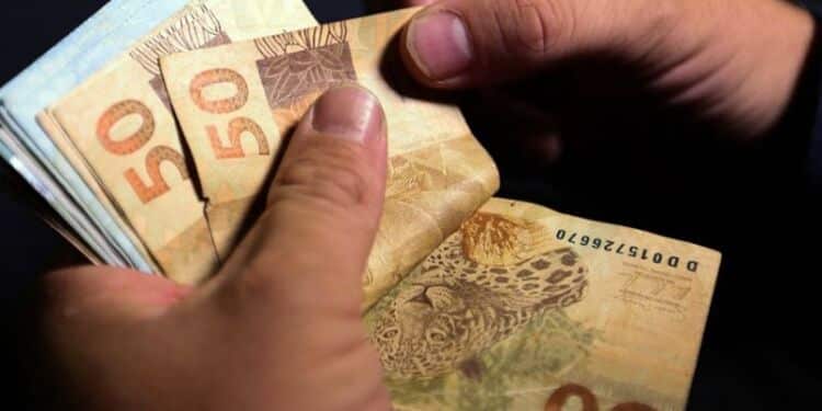 Trabalhadora que ficou sem salГѓВЎrio por 30 anos vai receber R$ 800 mil