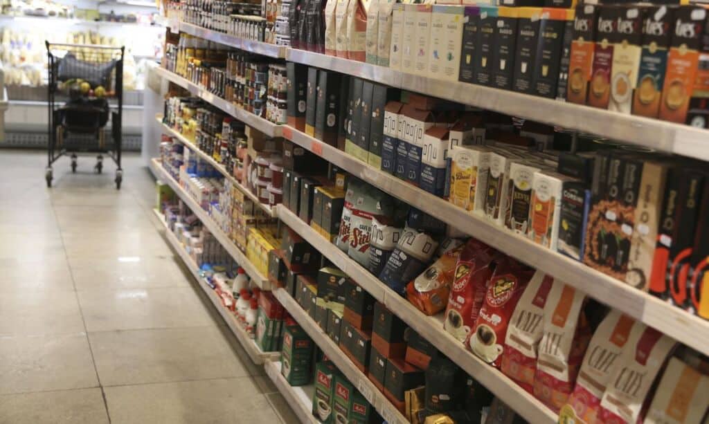 Vendas do comércio variam 0,1% em abril