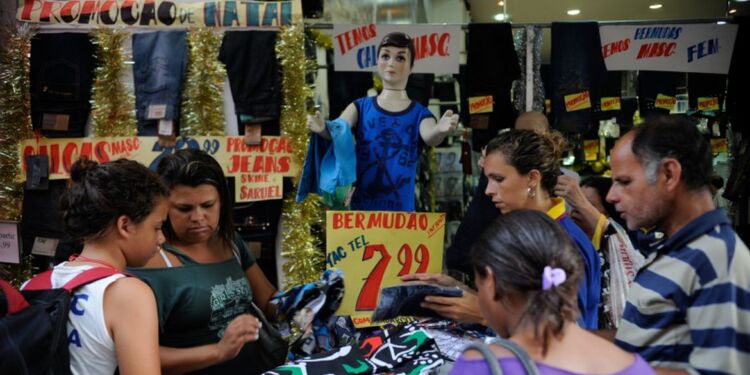 ComГѓВ©rcio varejista tem queda de 1% em maio