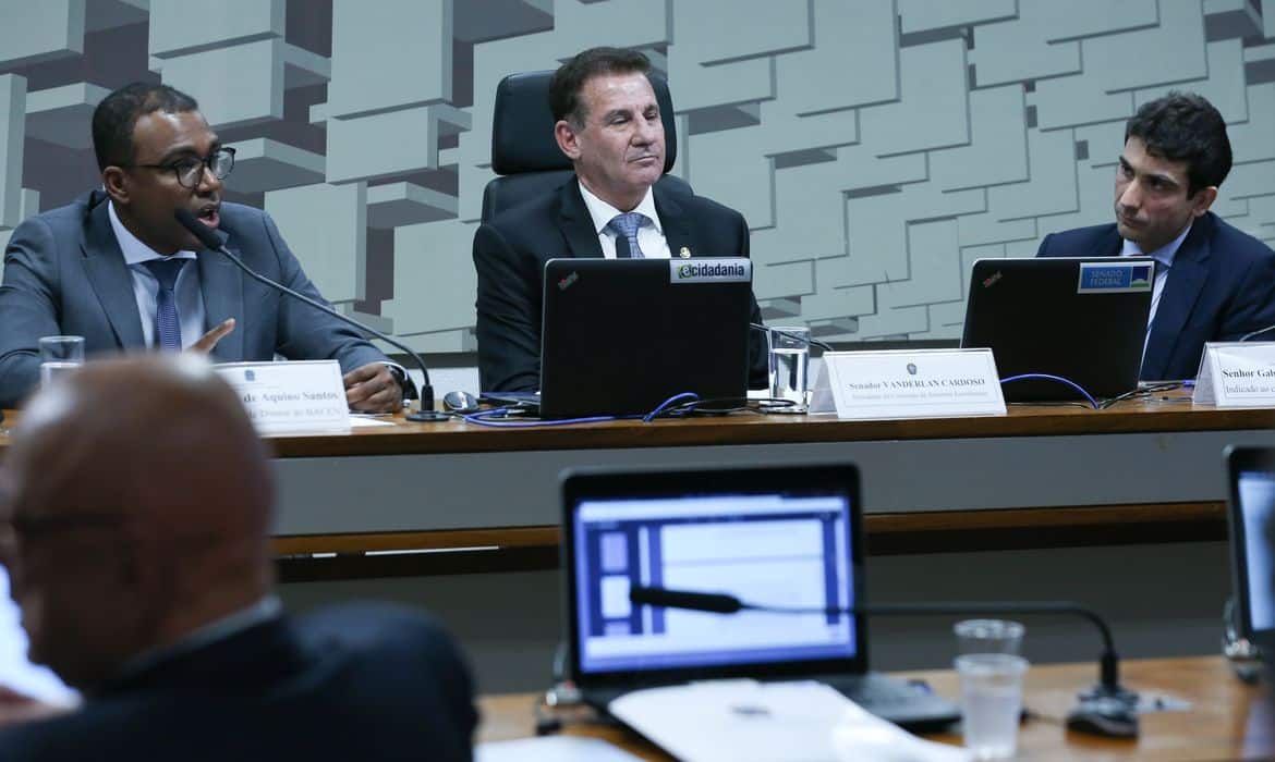 Sabatina dos economistas Gabriel Muricca Galípolo e Ailton de Aquino Santos, na comissão de Assuntos Econômicos (CAE) do Senado. Foto Lula Marques/ Agência Brasil.