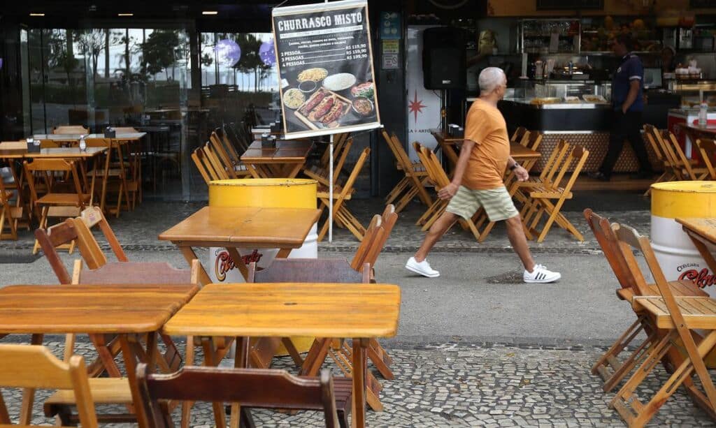Setor de serviços cresce em maio 0,9%, revela o IBGE