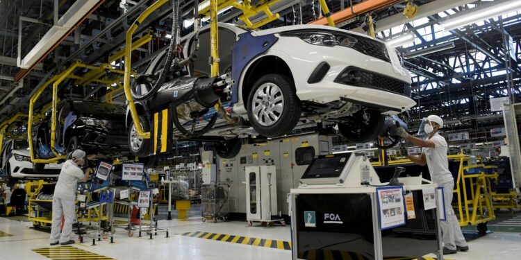 Atividade econГѓВґmica tem queda de 0,77% em agosto
