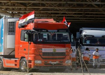 CaminhГѓВµes de ajuda humanitГѓВЎria entram na fronteira do Egito entre Rafah e Faixa de Gaza