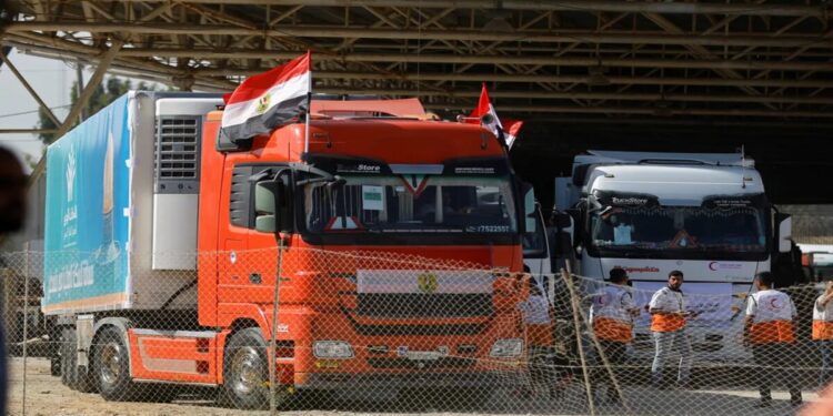 CaminhГѓВµes de ajuda humanitГѓВЎria entram na fronteira do Egito entre Rafah e Faixa de Gaza