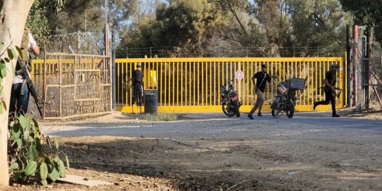 Imagens revelam Como Membros do Hamas invadem kibutz e matam mais de 100 pessoas