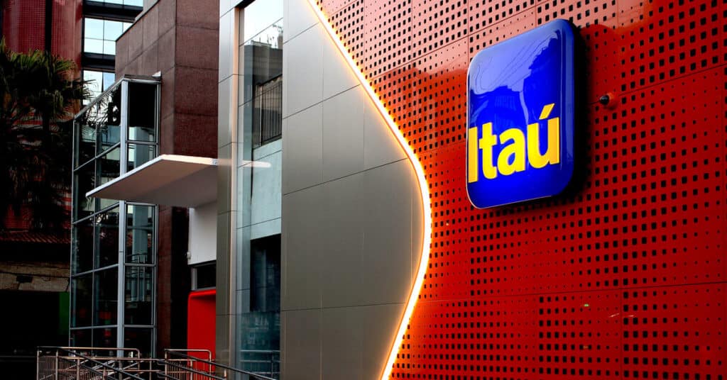 Itaú está oferecendo descontos para quem antecipa parcelas do cartão de crédito