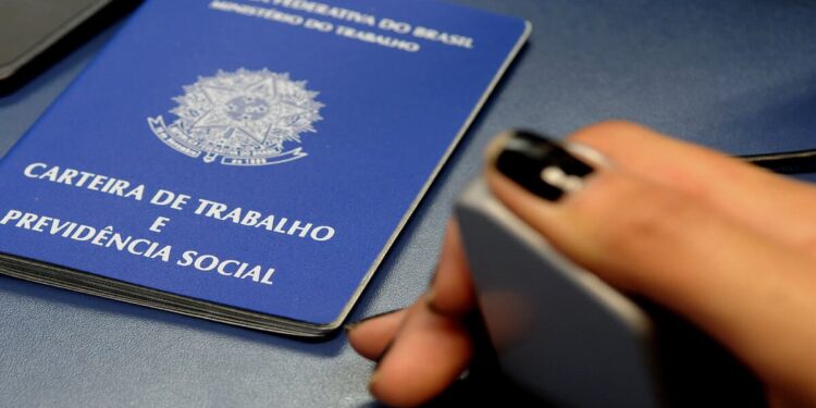 Trabalhou com carteira assinada? Caixa comeГѓВ§ou mГѓВЄs com boas notГѓВ­cias em dinheiro