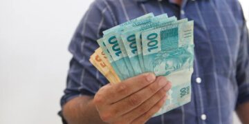 SalГѓВЎrio mГѓВ­nimo vai subir para R$ 1.612! Confira quem vai receber