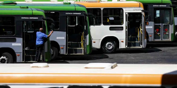 Setor de serviГѓВ§os tem queda de 0,3% em setembro, aponta IBGE